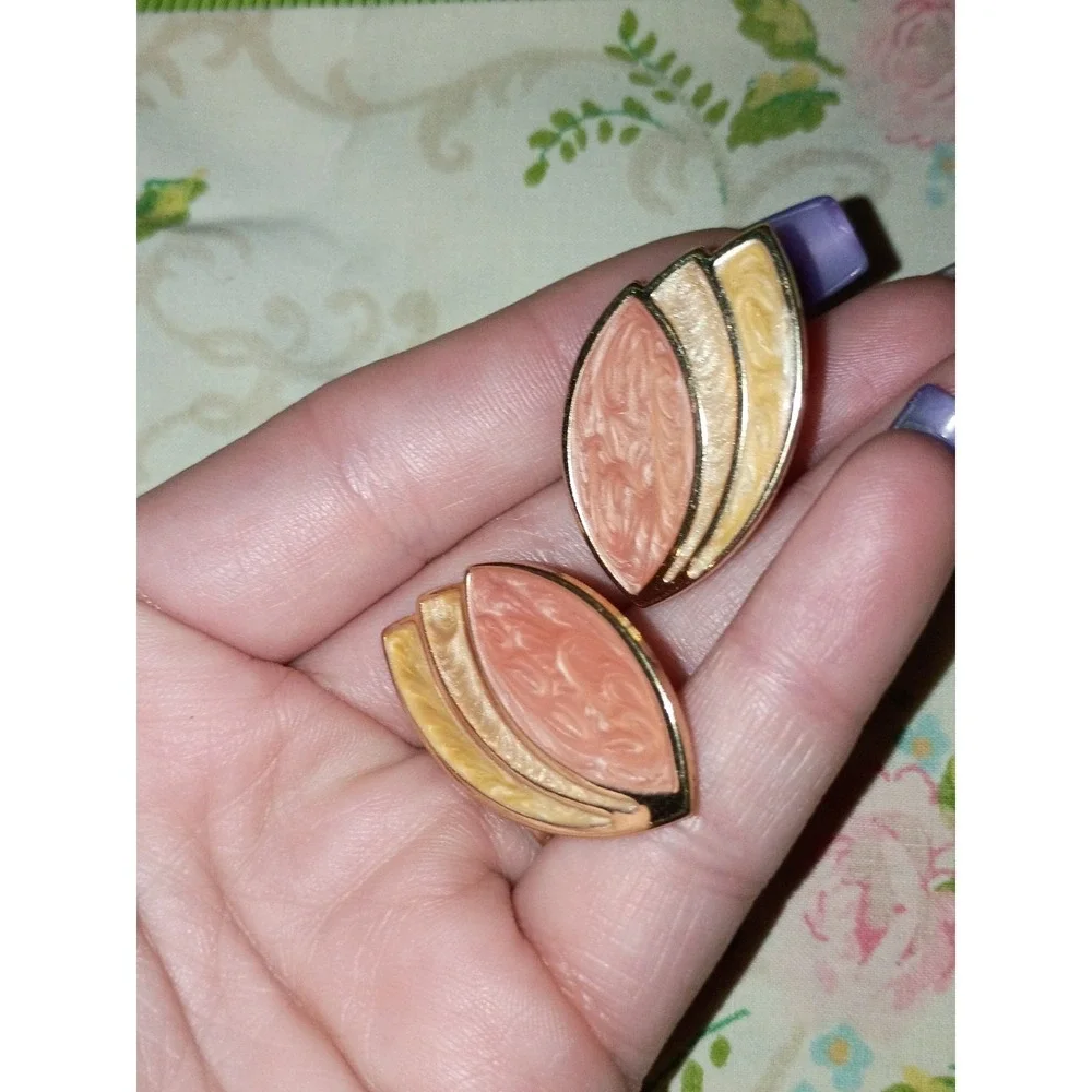 Tri Tone Rose Gold‎ Tone Leaves Avon? Unmarked Summer Clip Earrings 1 3/8 Inch